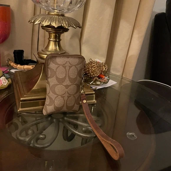 Coach, please check all picture of condition - Picture 6 of 17